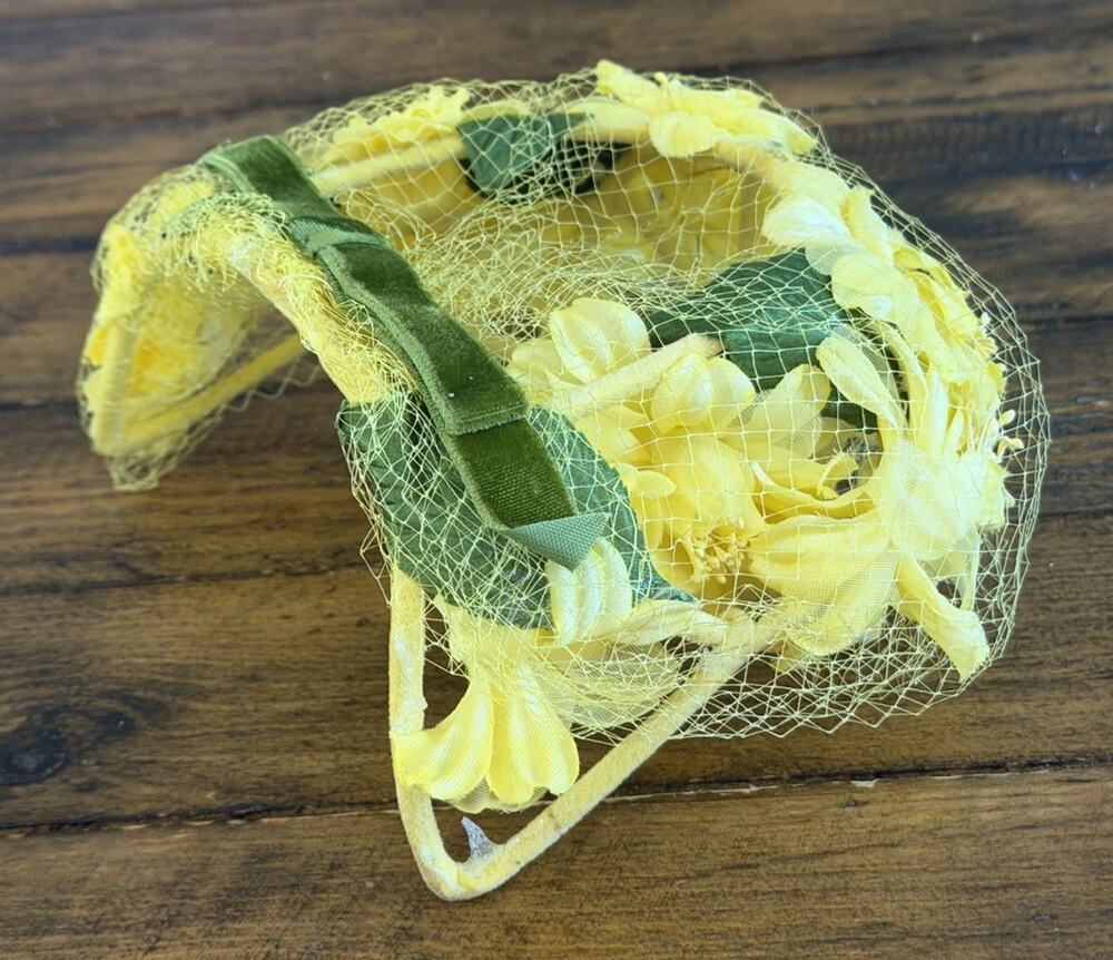 Vintage 50s-60s Canary Yellow Netted Veil Floral Half Hat Whimsy Fascinator 3772